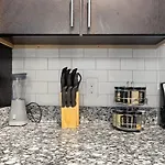 Luxurious 1 King Bed Suite In Uptown Charlotte