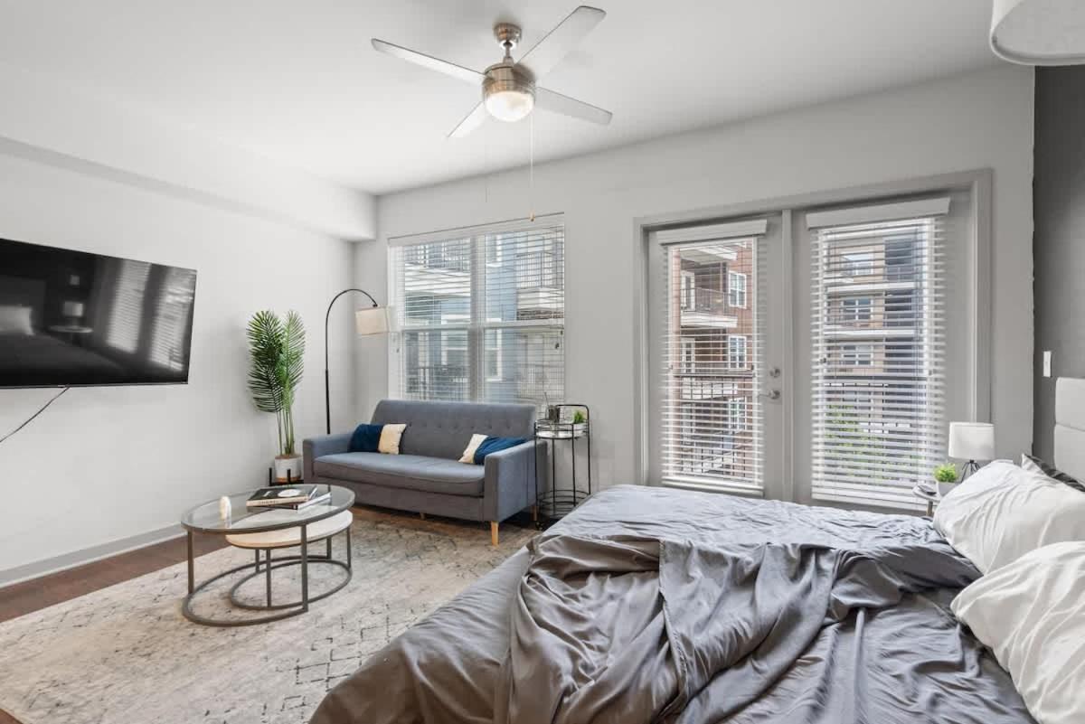 Luxurious 1 King Bed In Uptown Apartment