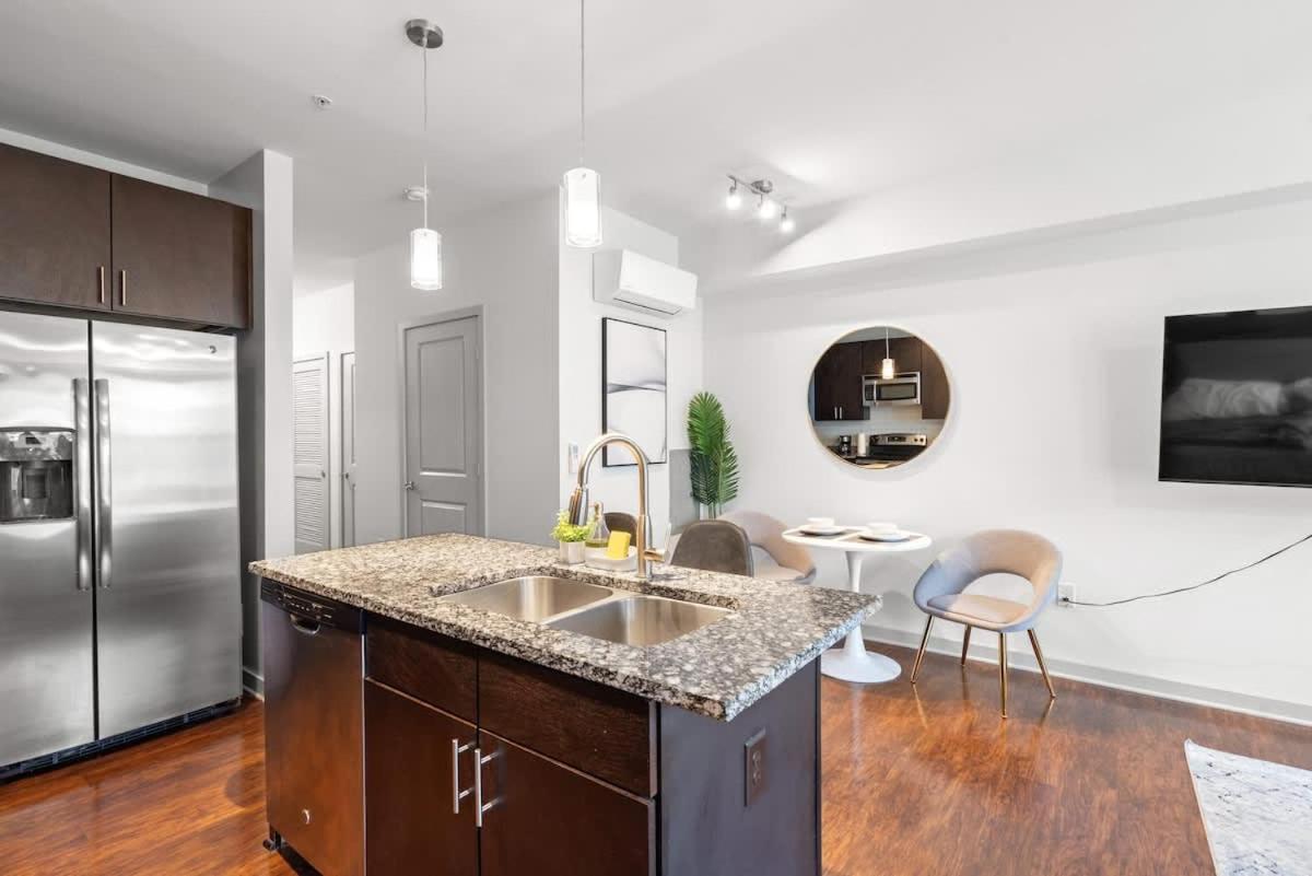 Luxurious 1 King Bed In Uptown *