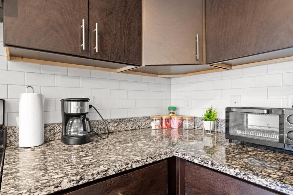 Luxurious 1 King Bed In Uptown *