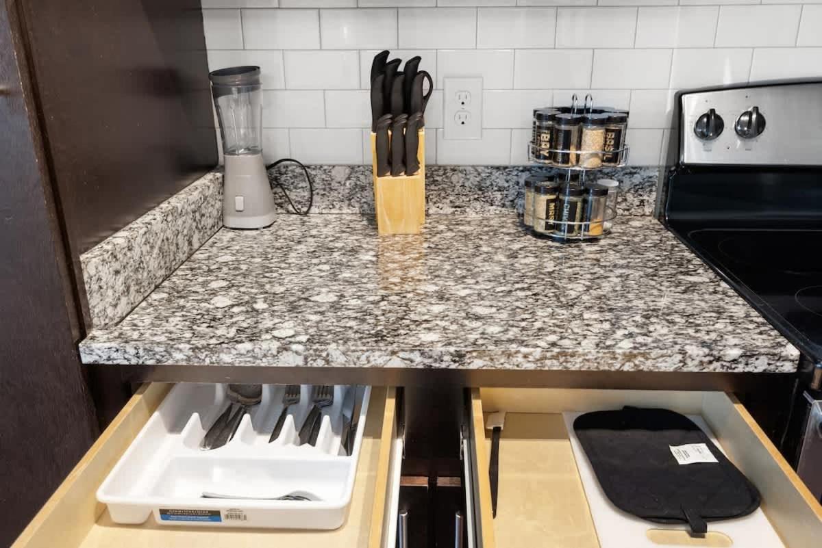 Apartment Luxurious 1 King Bed In Uptown